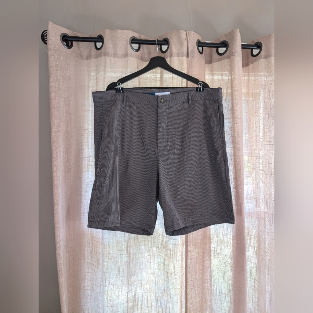 Old Navy Grey Size 42 Men's Shorts